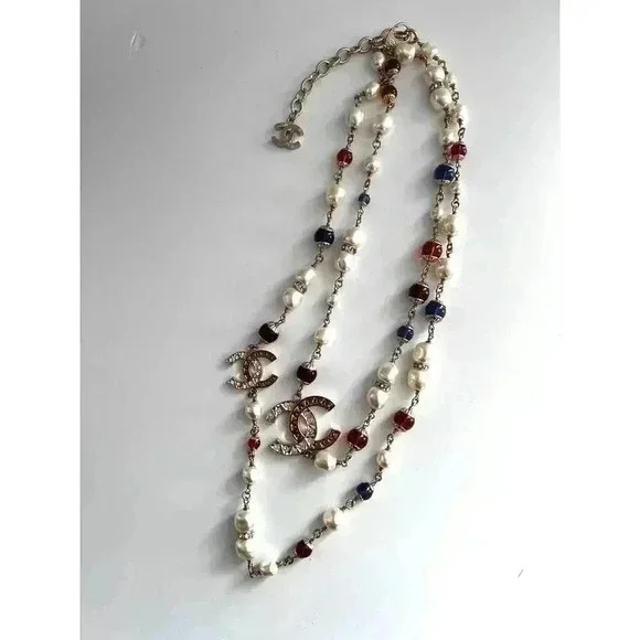 Vintage Chanel Faux pearl and Resin necklace - Picture 2 of 7
